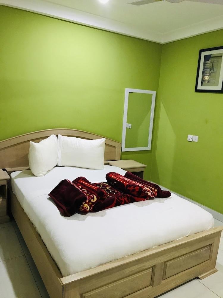 Menyinda Hotel and Restaurant