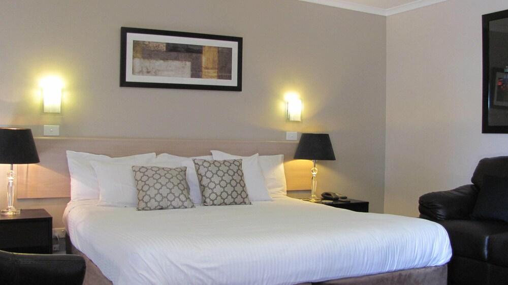 Bristol Hill Motor Inn