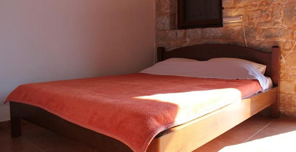 Lalloudes Mani Hotel