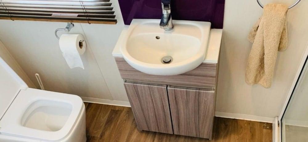 Luxury Caravan Only 10 Mins From the Beach