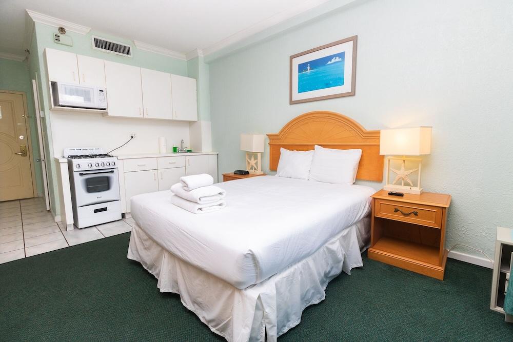 651 Studio Apartment Hollywood Beach