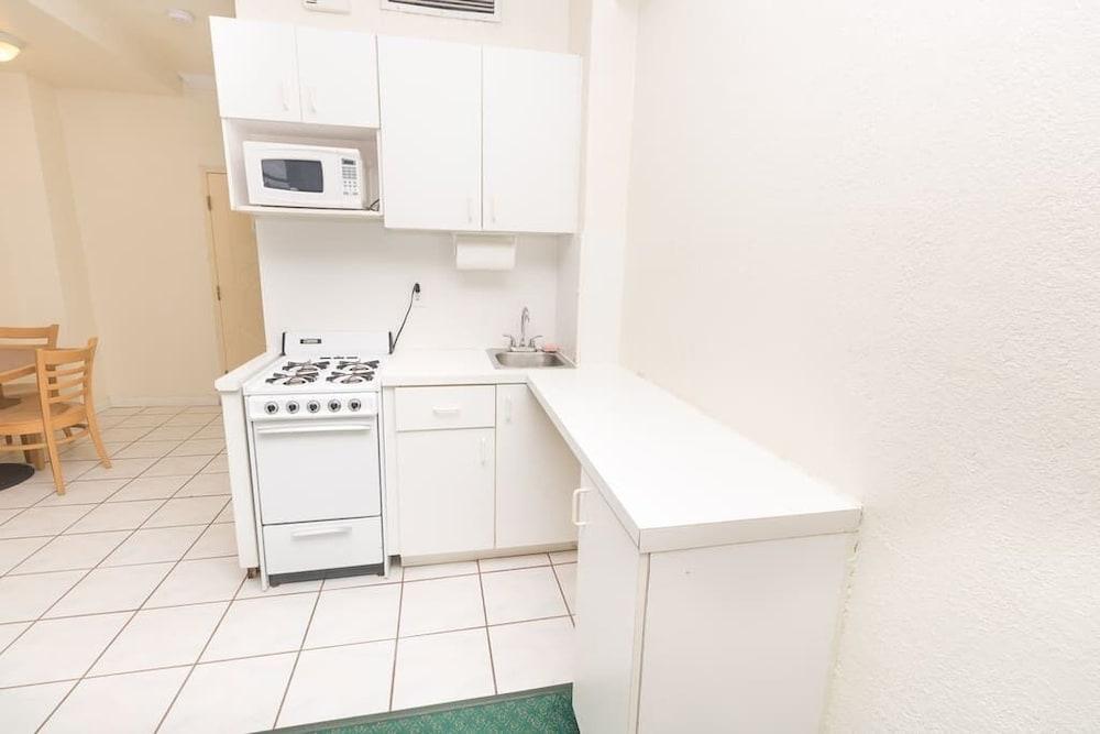 633 Ocean View Hollywood Beach