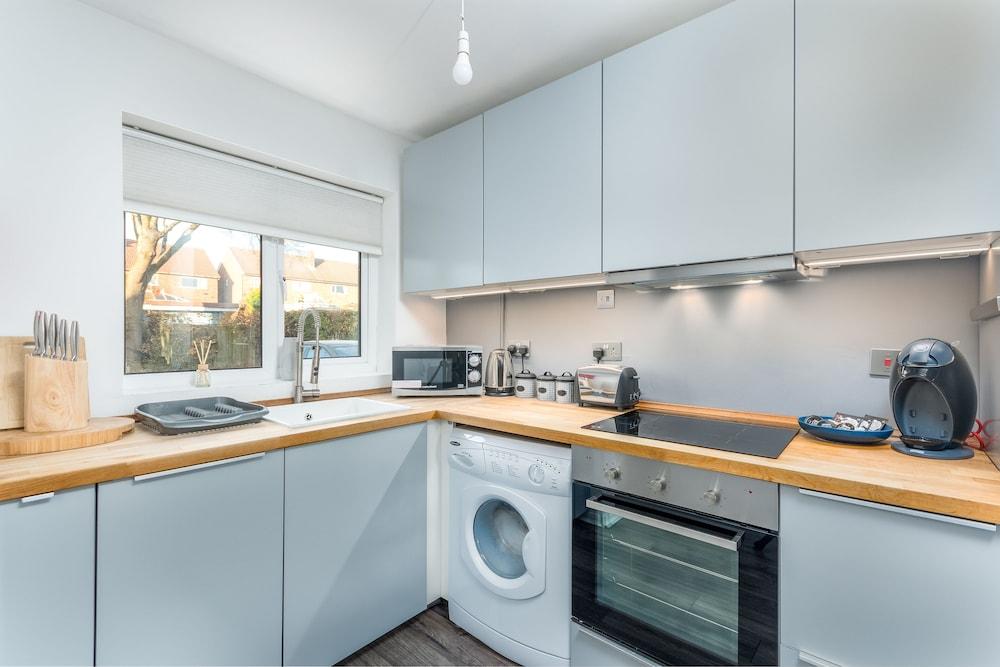 Elite Properties - Sleeps Up to 5 - Leamington Spa