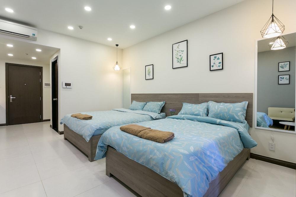 Infinity Pool Signature - Saigon Rivergate