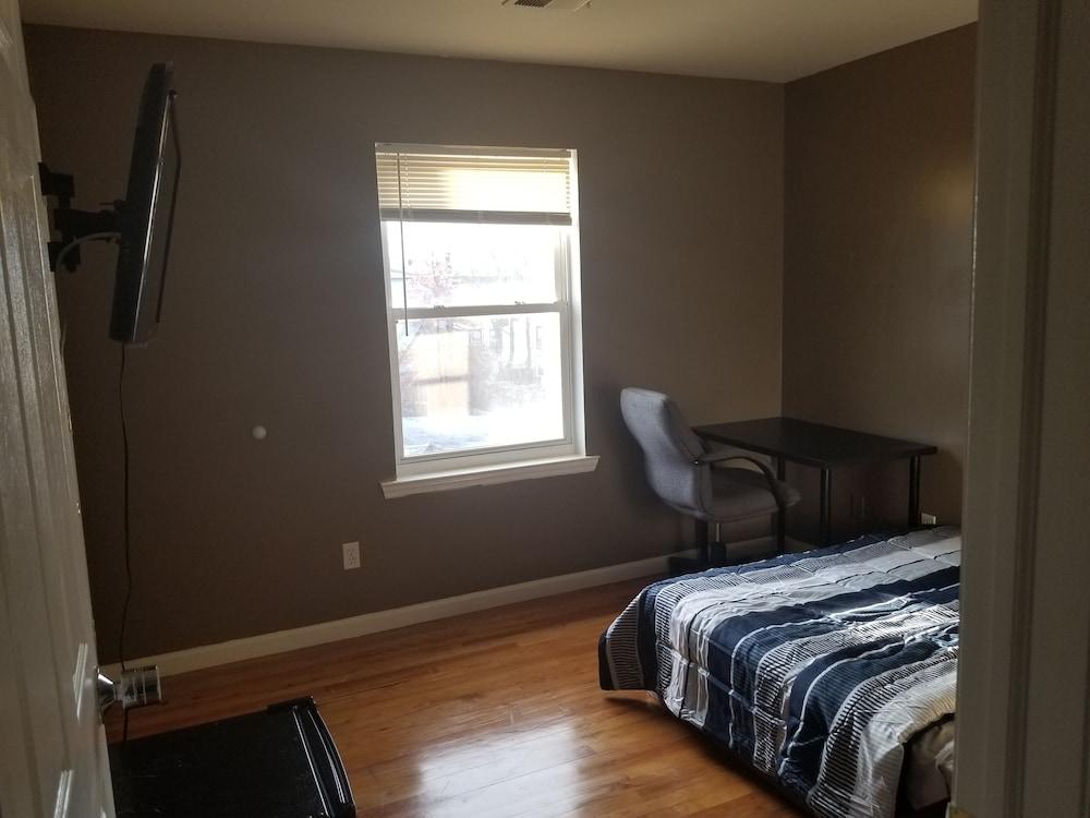 Private Rooms near EWR & NYC