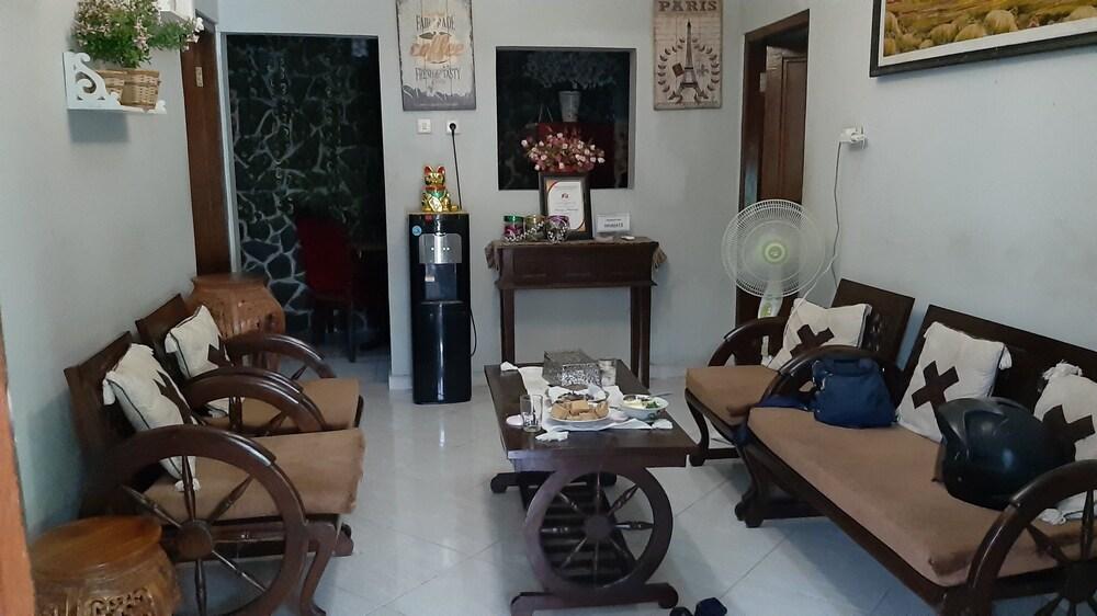 Renaya Griya Guesthouse