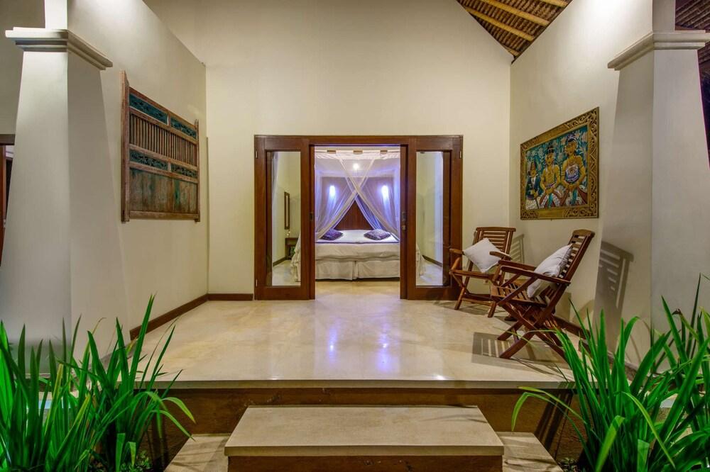 Bali Villa Near the Beach, 2015