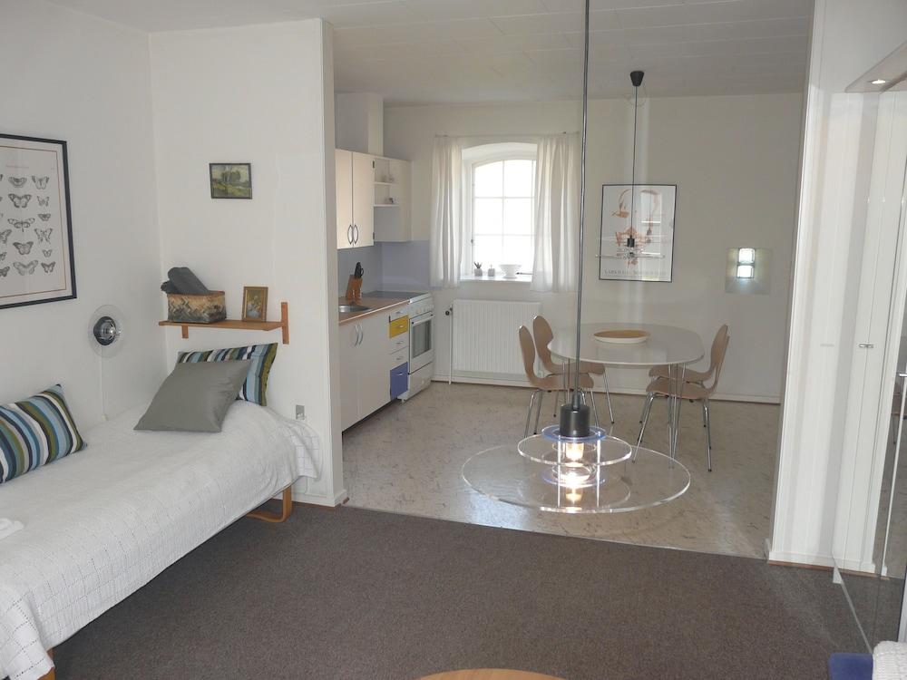 Sostrup Slot og Kloster