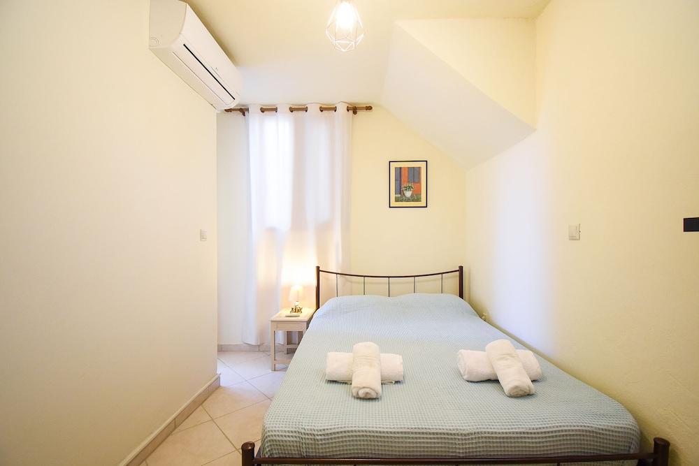 Areos Galaxy Apartments With Beach View