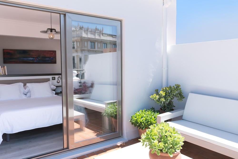 Puerta Catedral Holiday Suites