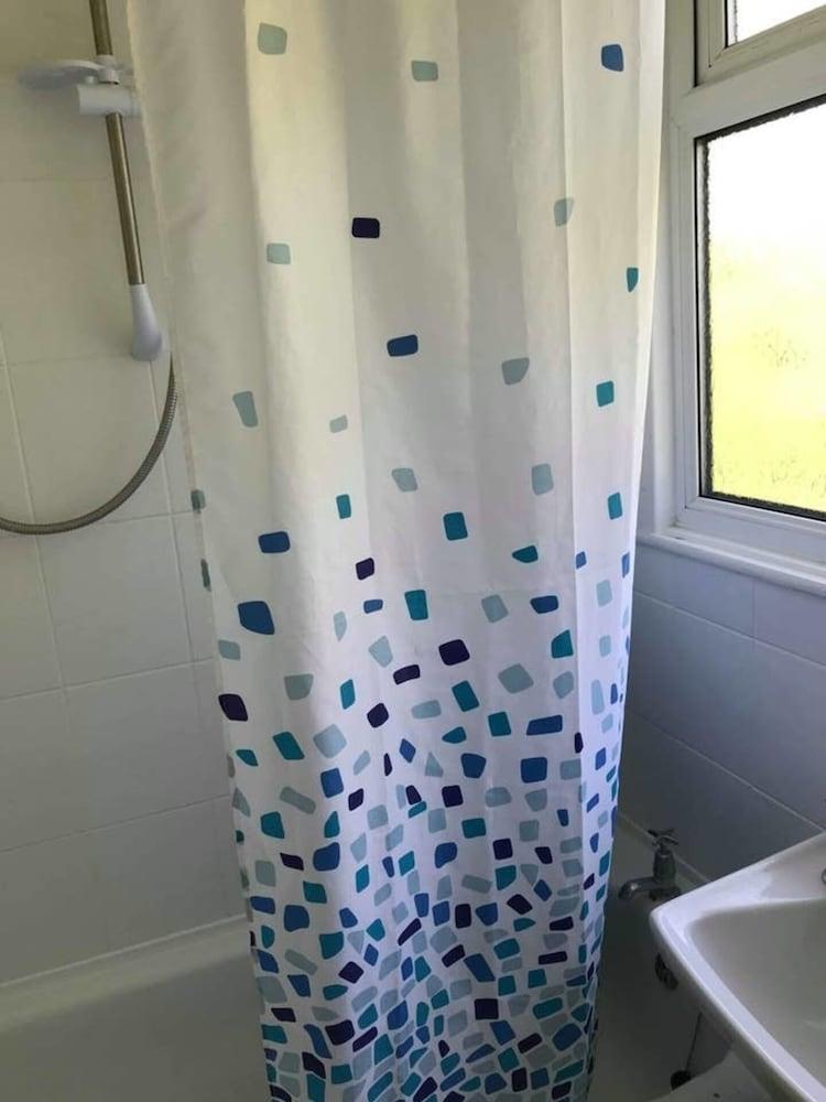 2 Bedroom Chalet Near the Beach