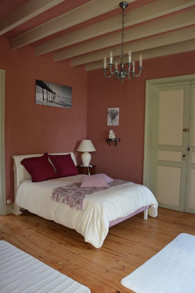 Le Logis Des Bessons