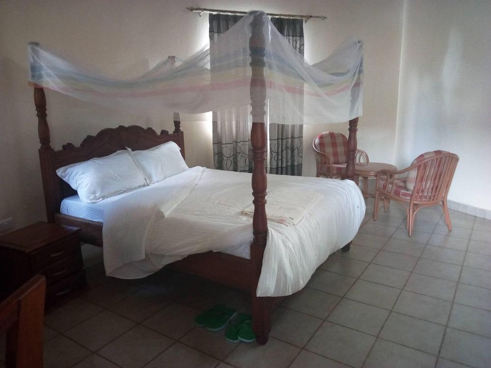 Mwingi Cottage Hotel