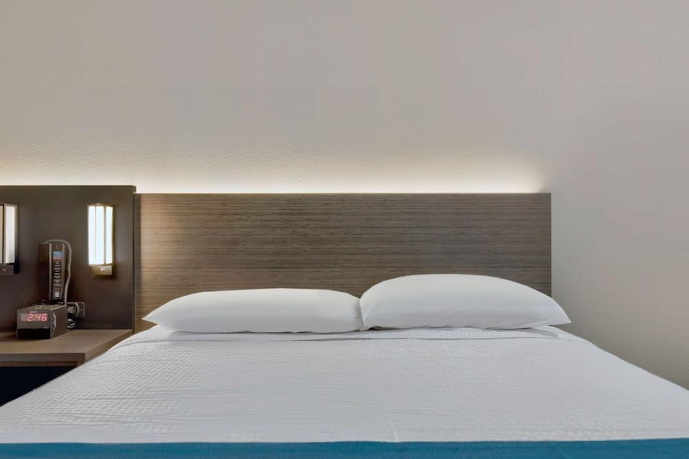 Studio 6 Waco, TX - Downtown - Baylor