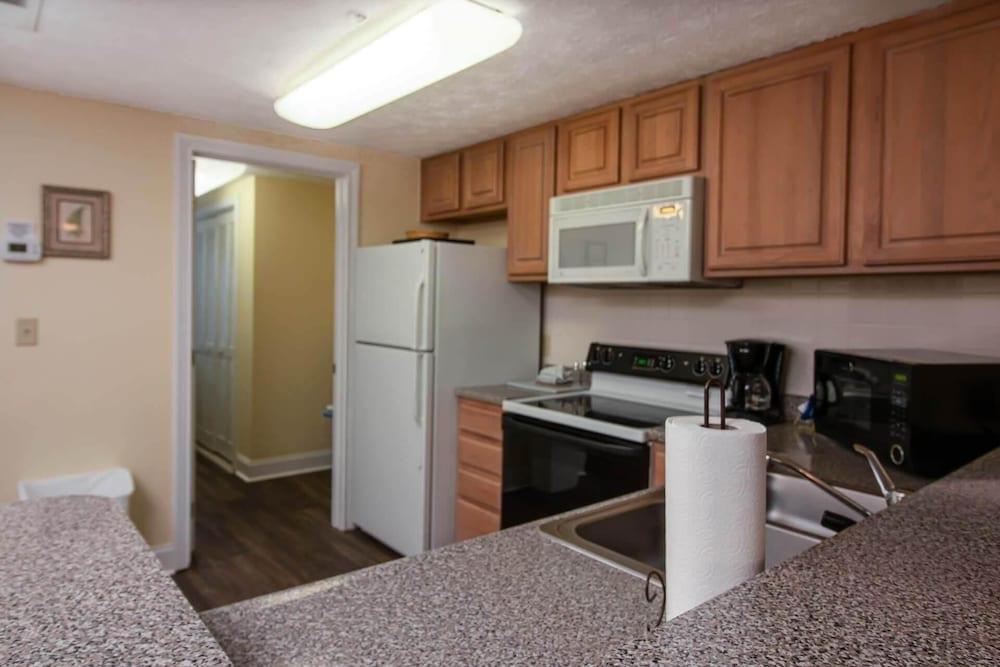 1203 Golf View Towers Bears Den