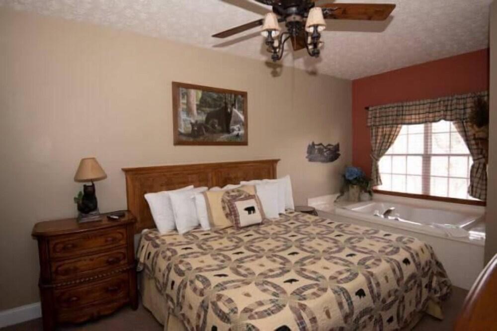 1502 Golf View Towers Happy Time Bear