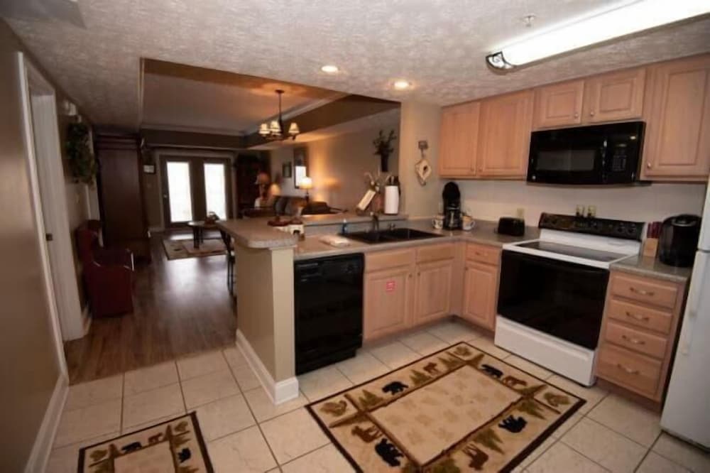 1502 Golf View Towers Happy Time Bear