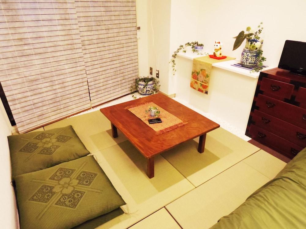 Cozy Japanese Style Room