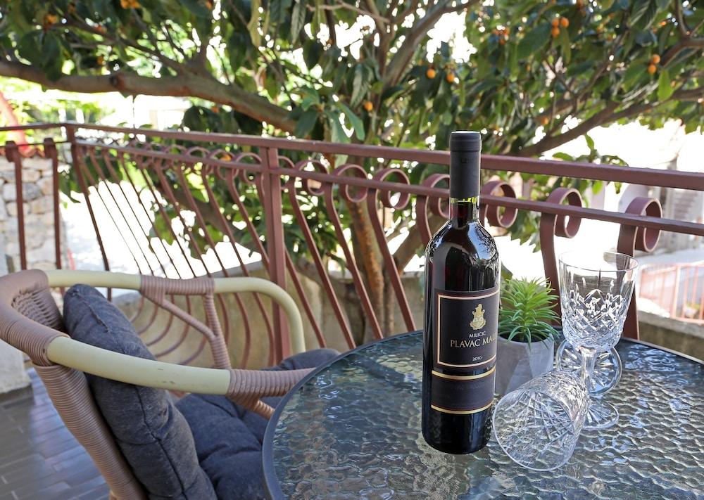 Apartment Sweet Romantic