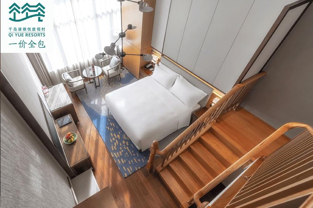 Qian Daohu Qiyue Resorts