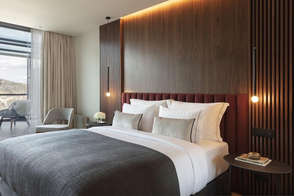 The Lynx Mountain Resort