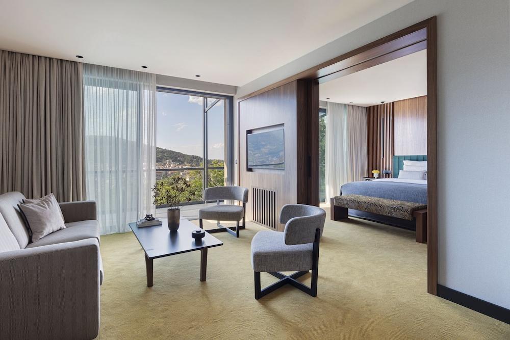 The Lynx Mountain Resort