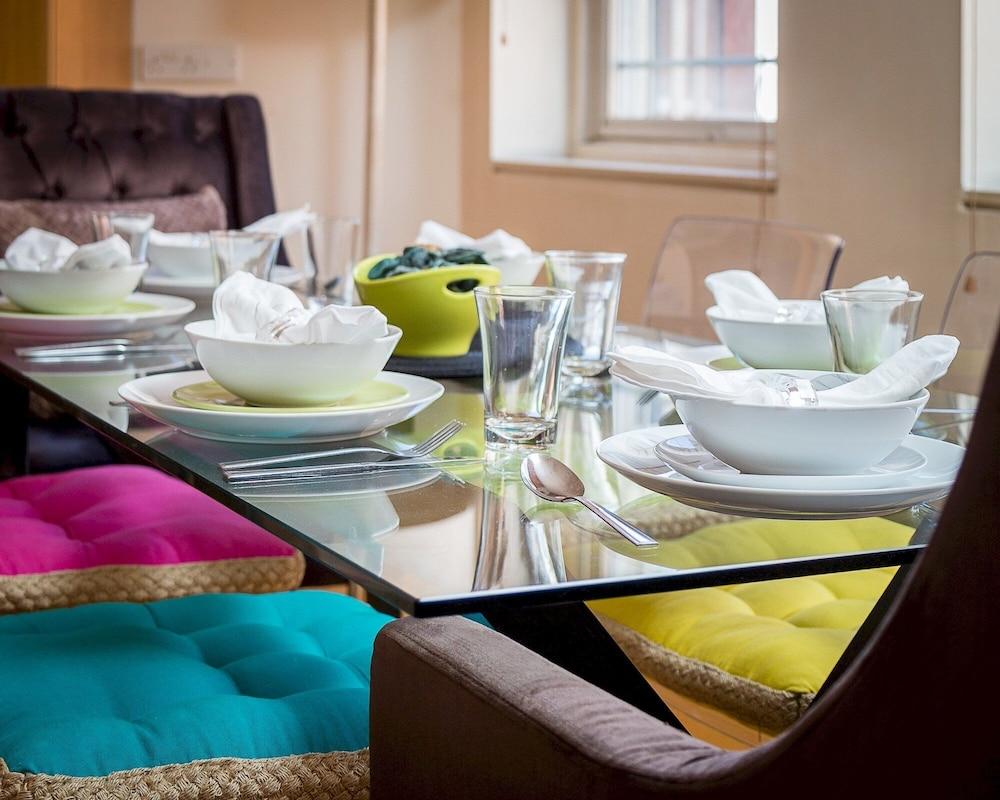 Spacious 2-bedroom Apartment in Mayfair