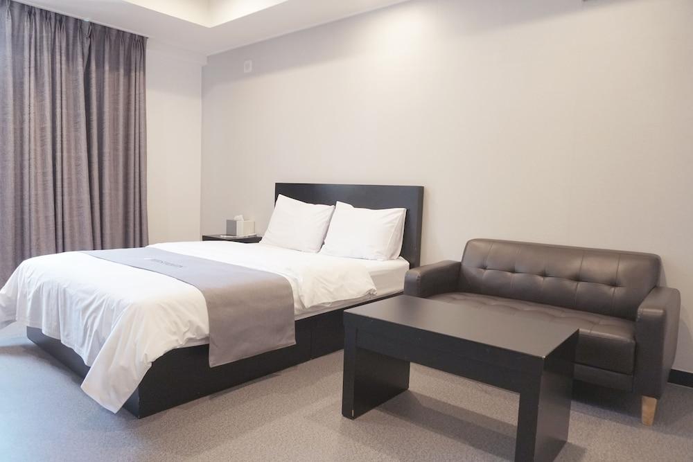 Persimmon Tourist Hotel