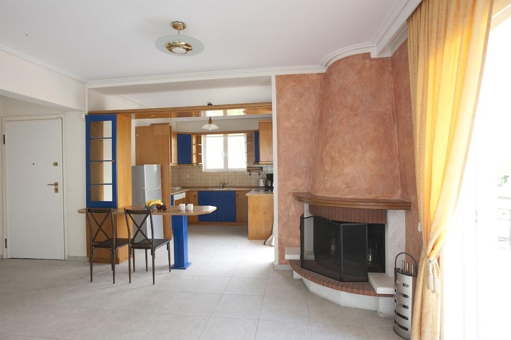 Ano Glyfada- A Big Comfortable Apartment