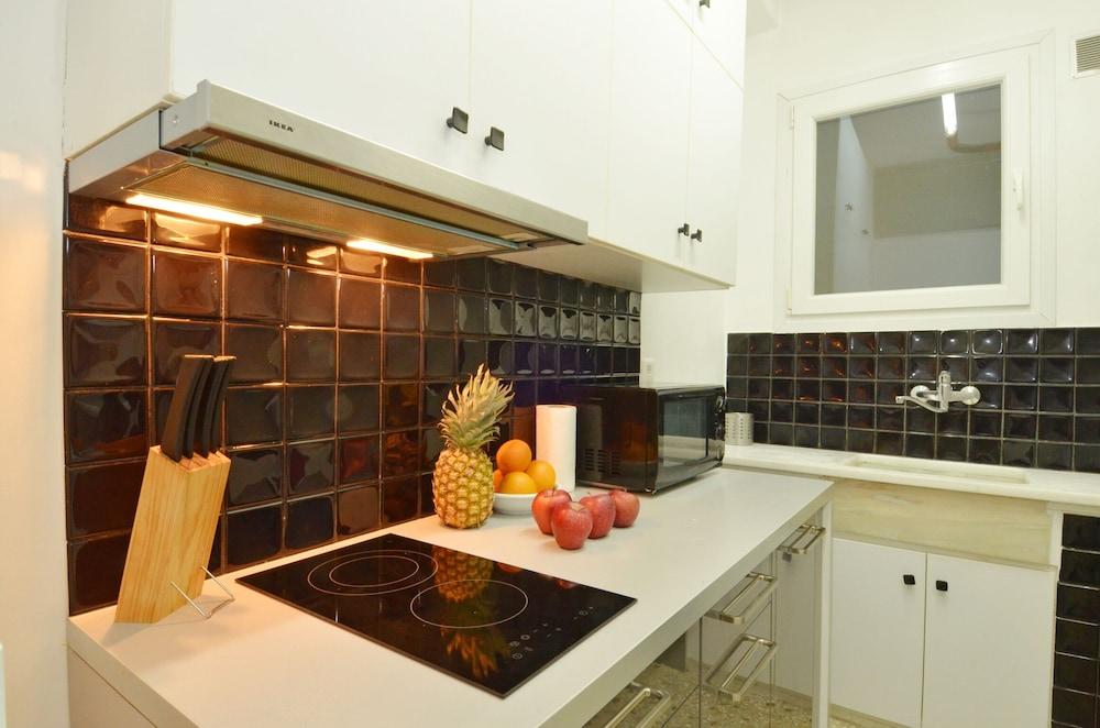 Thiseio a vintage apartment