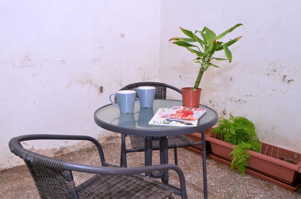 Koukaki a minimal studio