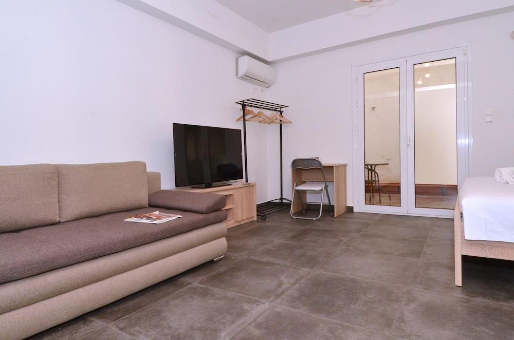 Koukaki a minimal studio