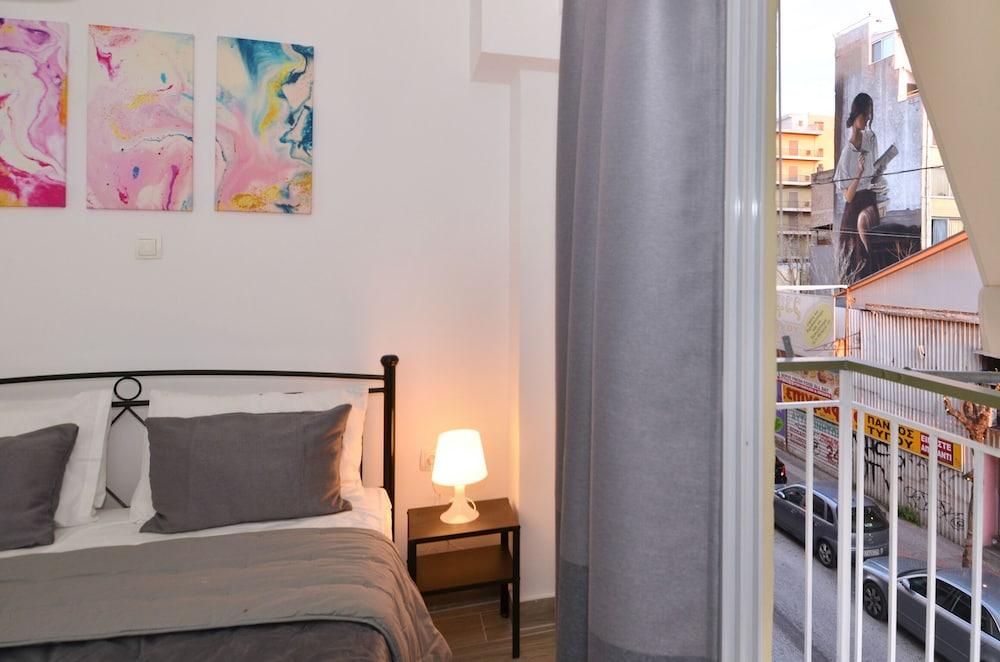 Metaxourgeio A, a minimal apartment