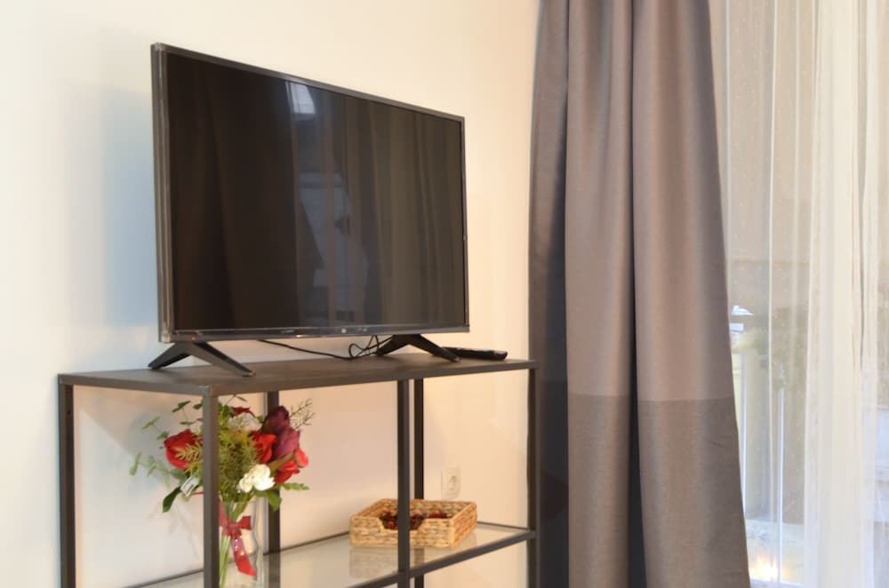 Metaxourgeio B - A minimal apartment