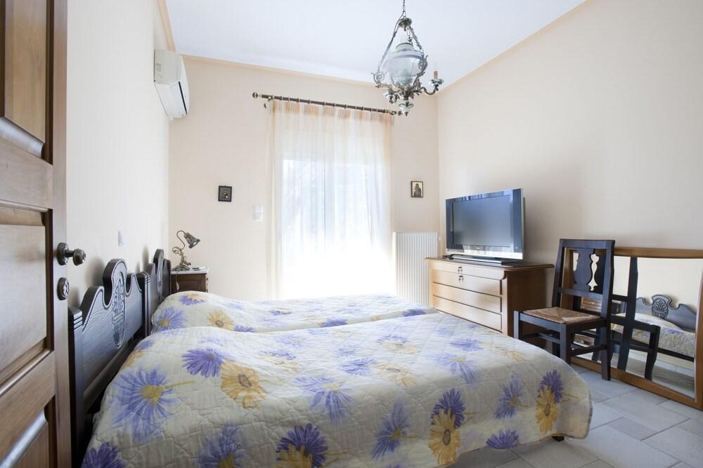 Spacious villa at Ilia Edipsou