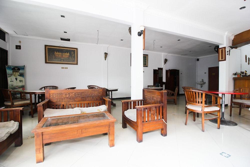 SPOT ON 2721 Wisma Dahlia