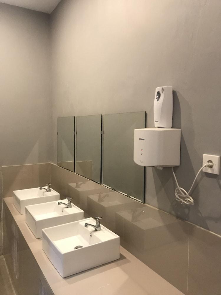 The Packer Box - Hostel