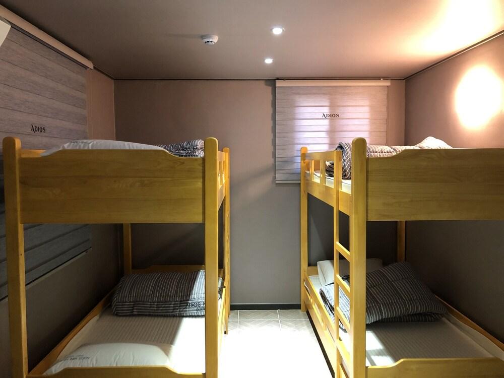 Adios - Hostel
