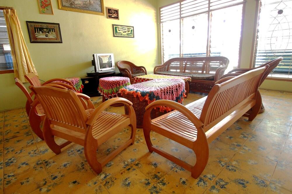 SPOT ON 2825 Hotel Mutiara