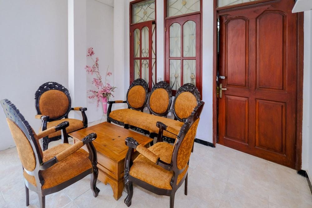 OYO 3088 Green Valley House