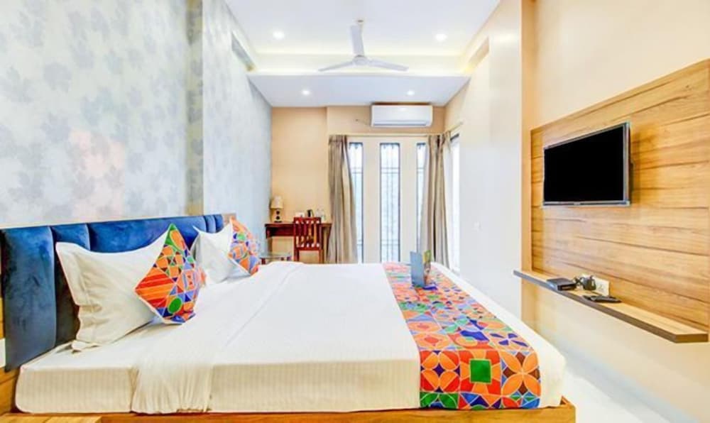 FabHotel 7th Crossing