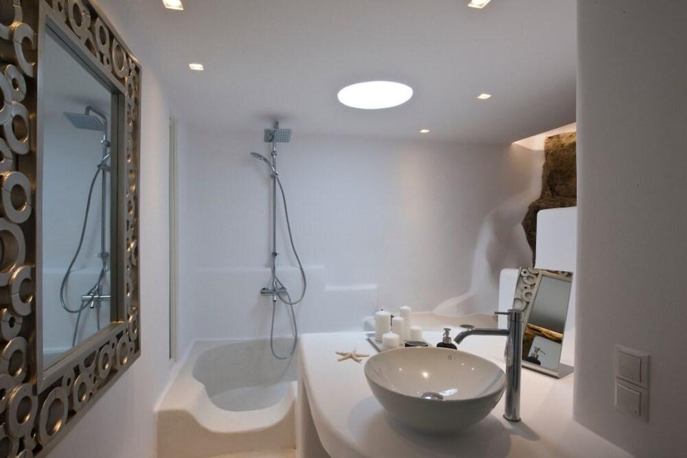 Suite Ruby one Bedroom Suite With Shared Pool in Agia Sofia