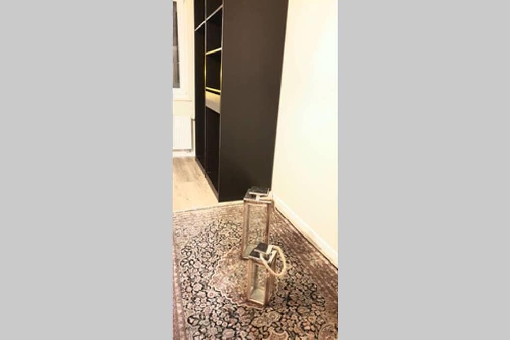 Luxury Large 4 Beds, 3 Balconies, 110 m2 - Parking