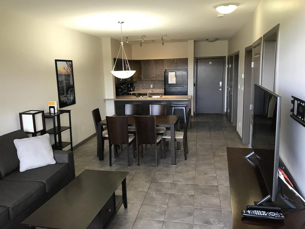 Upper Floor w/ Courtyard View #550