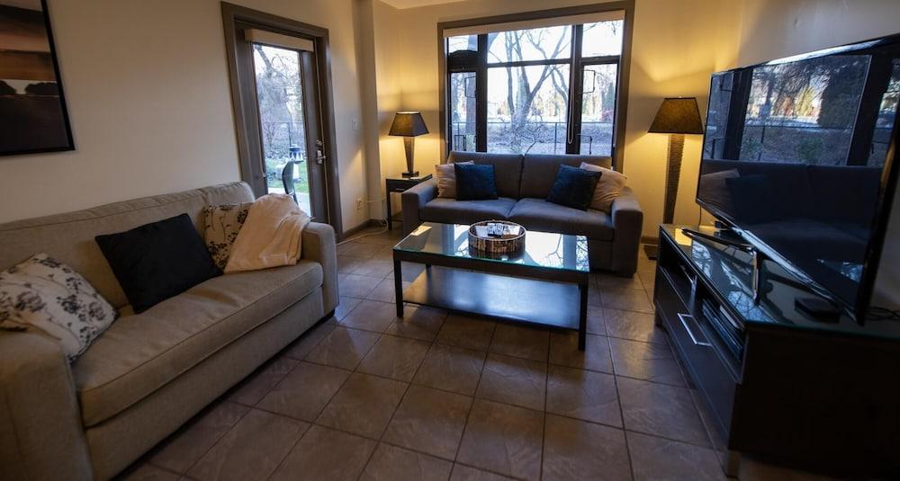 Ground Level with Quiet Creek out Backdoor #124