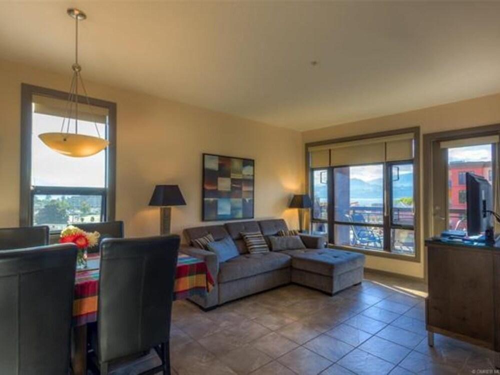 Bright Corner Unit With Lake and Pool Views #543