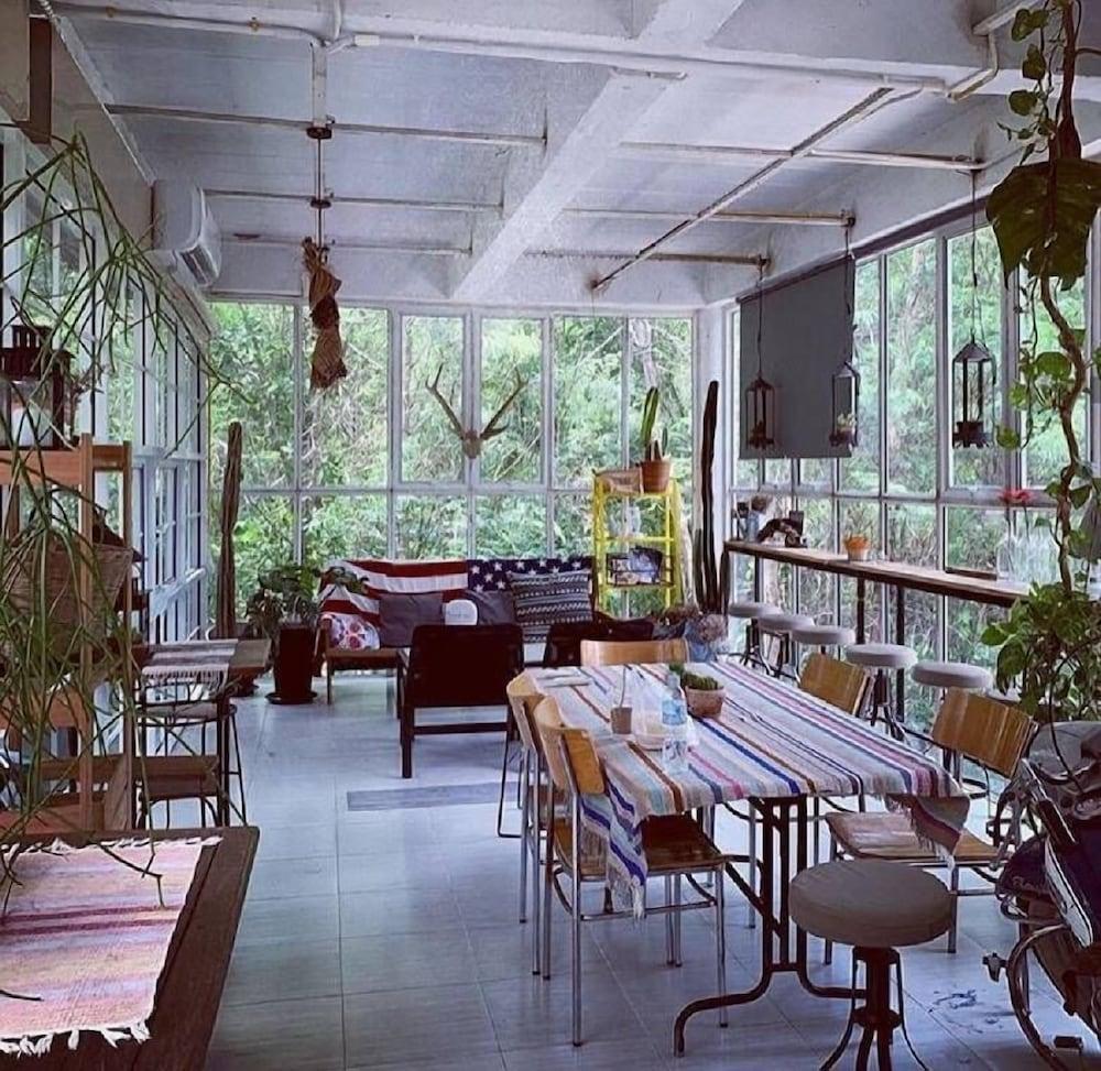 Rewild Camp And Cafe