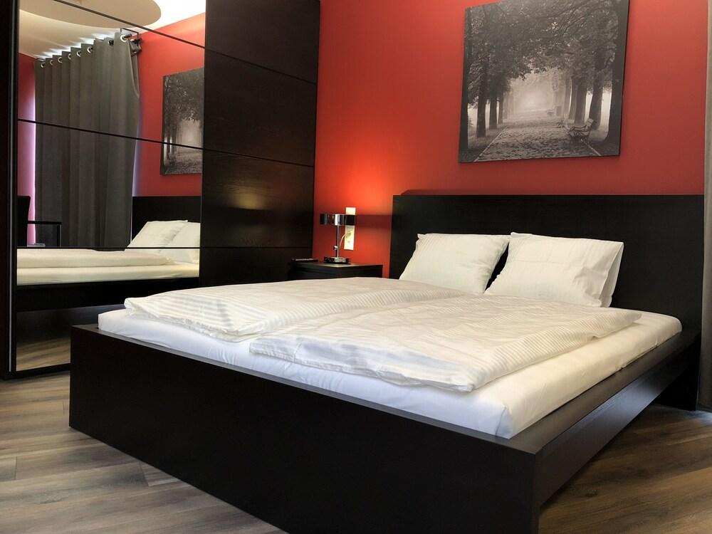 Semiramis Business Hotel