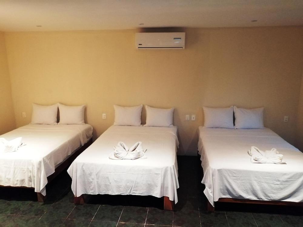 Hotel Ashly Loma Larga