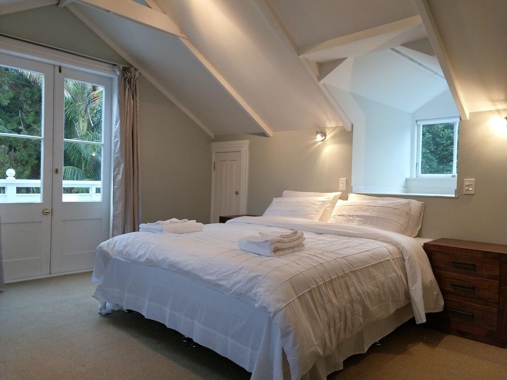 Western Springs Villa